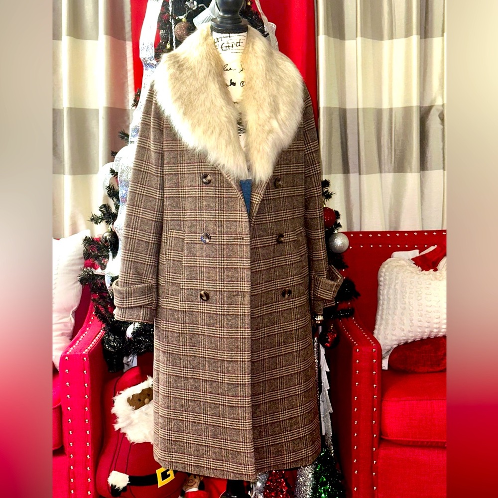 Women’s plaid wool blend coat with detachable faux fur collar